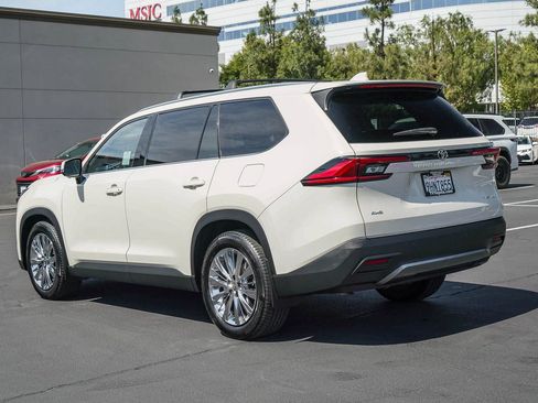 Certified 2024 Toyota Grand Highlander AWD image 5