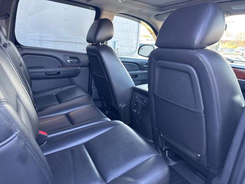 Used 2011 Chevrolet Avalanche LTZ image 24
