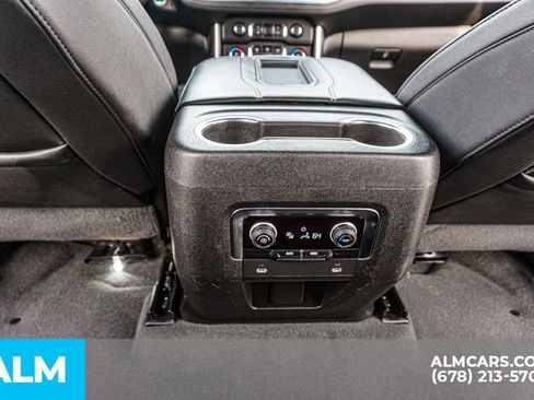 Used 2024 Chevrolet Suburban LT image 32