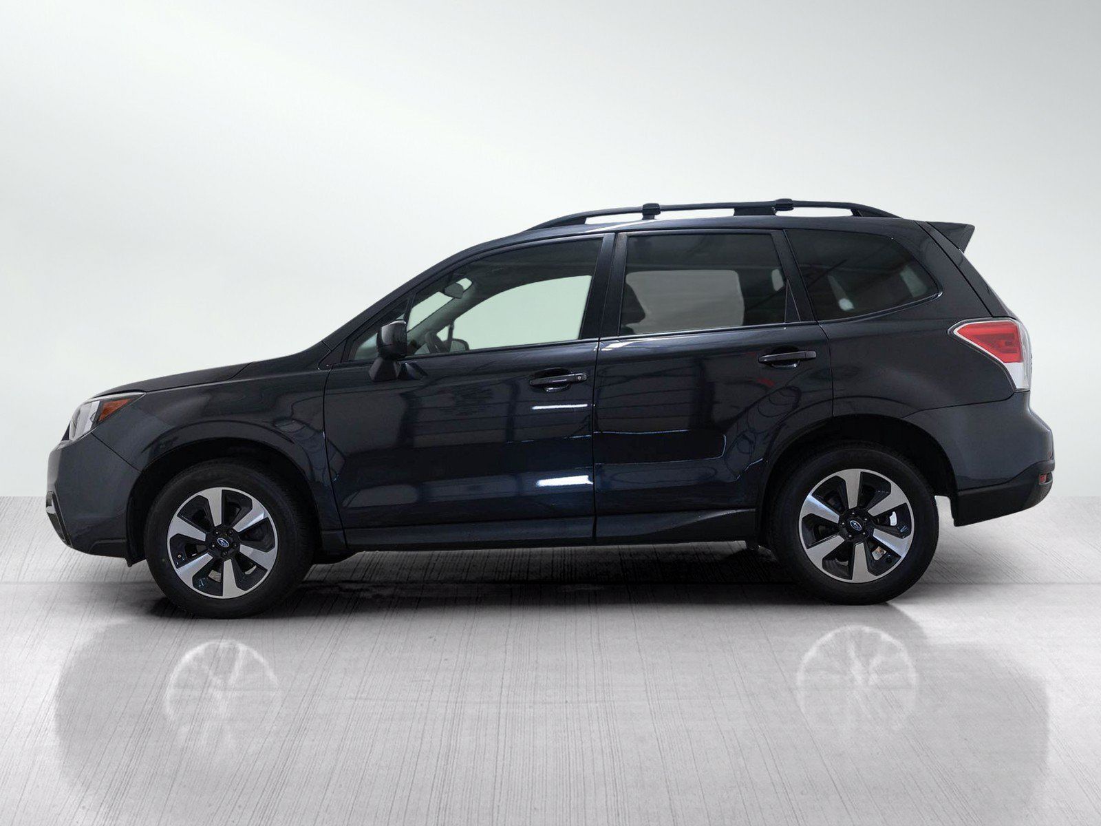 Used 2018 Subaru Forester 2.5i Premium w/ All-Weather Package AWD/4WD image 3