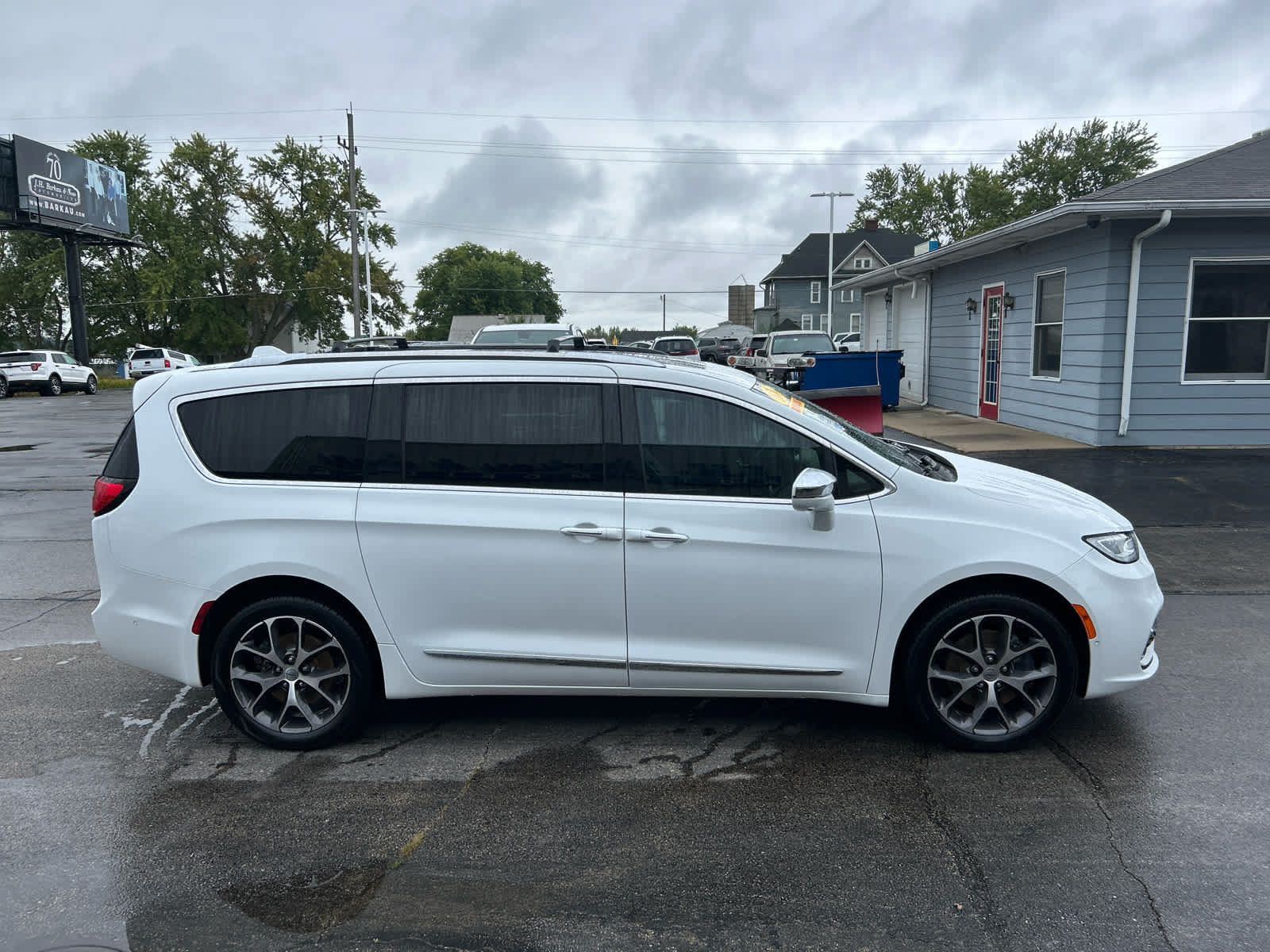 Used 2021 Chrysler Pacifica Limited w/ Premium & Safety Sphere Group AWD/4WD image 4
