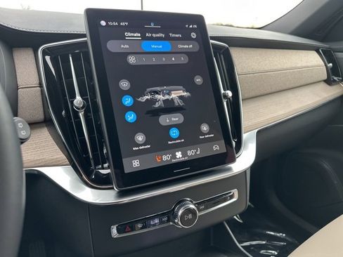 Certified 2025 Volvo XC90 B5 Plus image 22