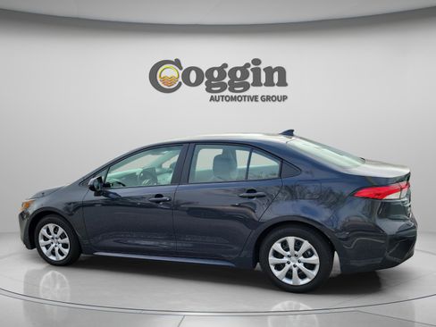 Used 2025 Toyota Corolla LE w/ Convenience Package image 4