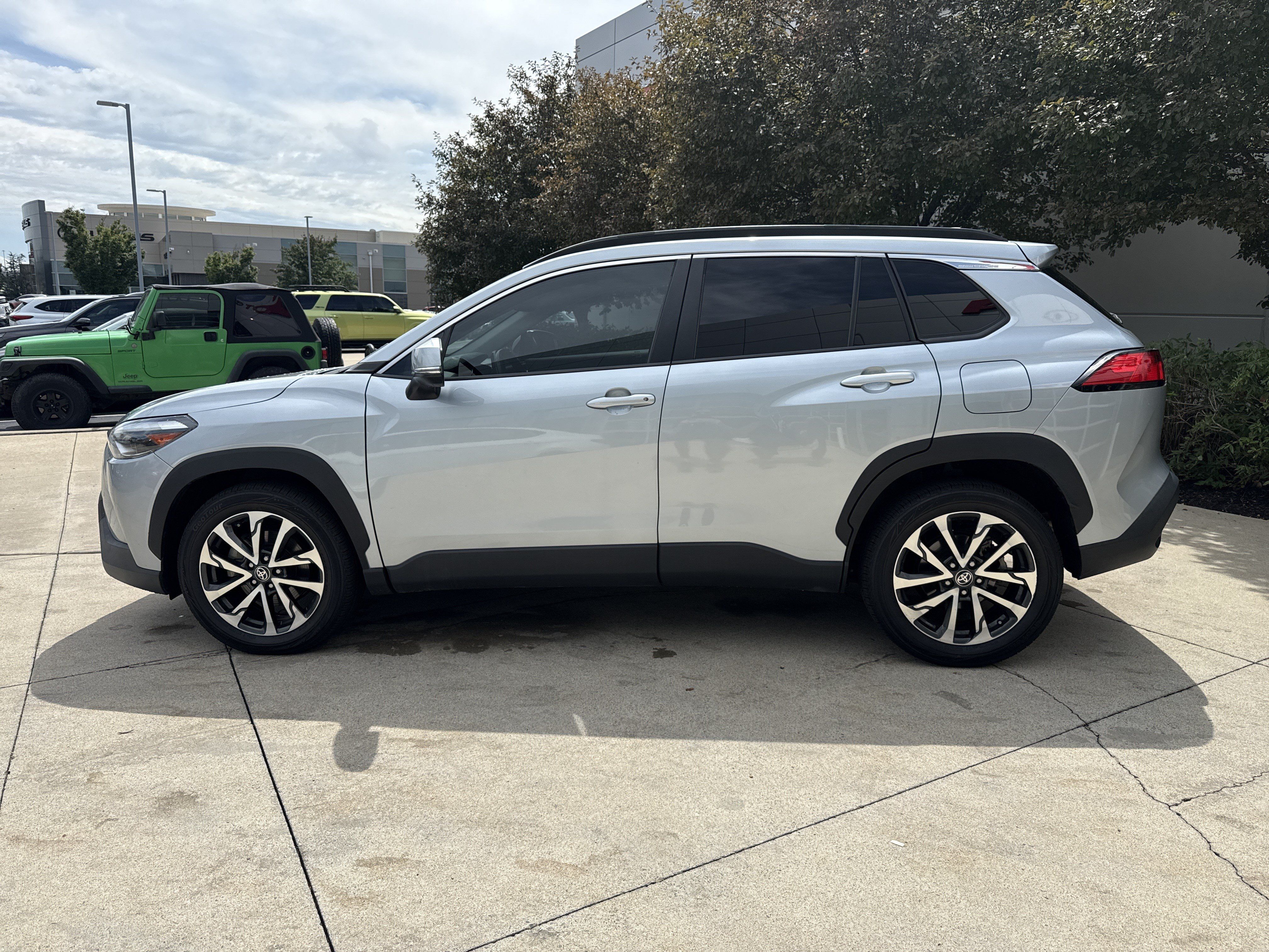 Used 2024 Toyota Corolla Cross XLE AWD/4WD image 9