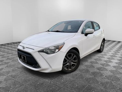 Used 2020 Toyota Yaris LE image 2
