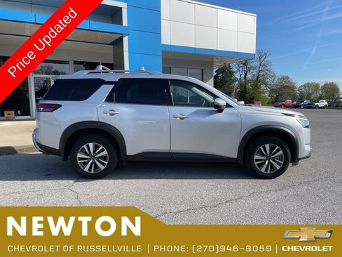 Used 2025 Nissan Pathfinder SL AWD/4WD image 56