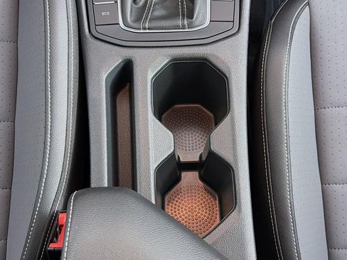Used 2025 Volkswagen Jetta SE FWD image 18