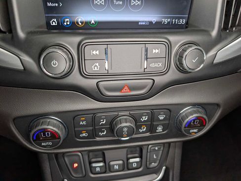 Certified 2019 GMC Terrain SLE w/ Driver Convenience Package AWD/4WD image 25