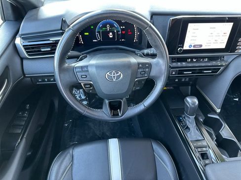 Used 2025 Toyota Camry SE FWD image 13