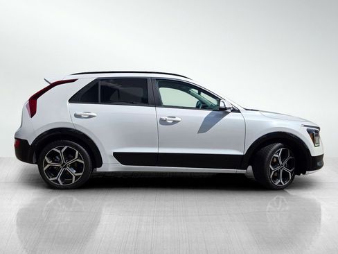 Used 2023 Kia Niro EX Touring FWD image 3