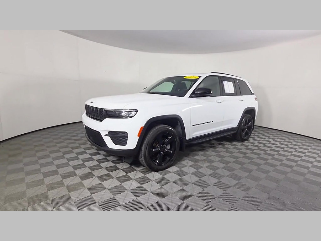 Used 2025 Jeep Grand Cherokee Altitude AWD/4WD image 52