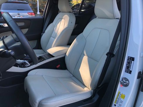 Used 2023 Volvo XC40 B5 Plus w/ Driver Assist Package image 32