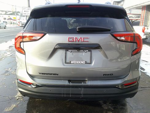 Used 2021 GMC Terrain SLT w/ Infotainment Package II image 6