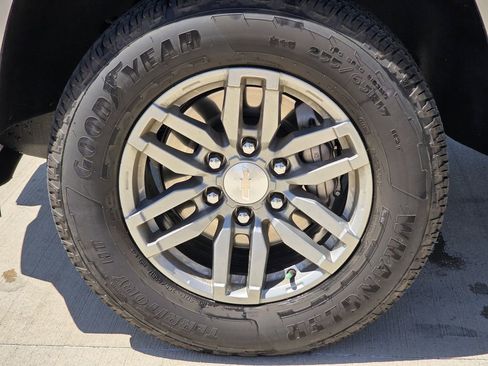Used 2025 Chevrolet Colorado LT RWD image 9