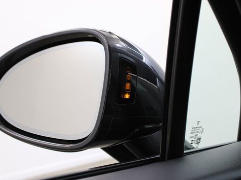 New 2026 Porsche Macan image 39