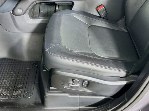 Used 2024 Land Rover Defender 130 X-Dynamic SE image 20