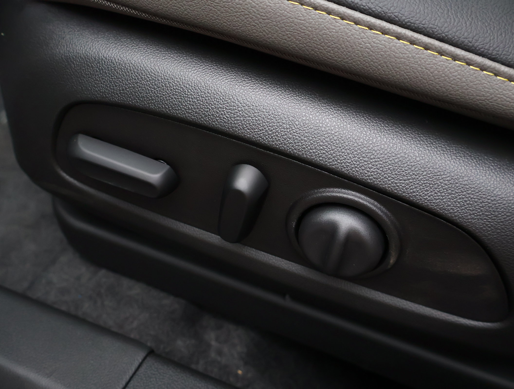 New 2026 Chevrolet Trax ACTIV w/ Sunroof Package FWD image 9