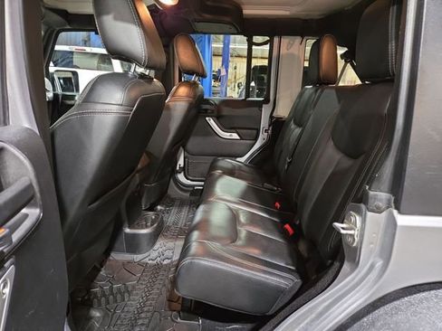 Used 2015 Jeep Wrangler Unlimited Sahara w/ Connectivity Group image 24