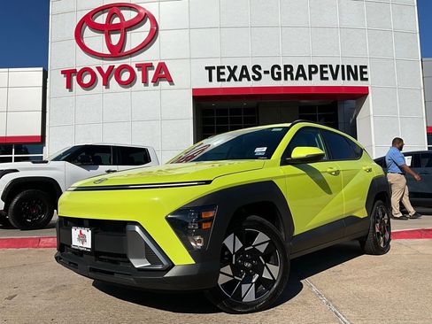 Used 2025 Hyundai Kona SEL image 2