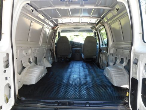 Used 2004 Ford E-350 and Econoline 350 Super Duty RWD image 16