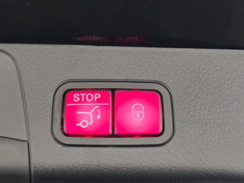 Used 2025 Mercedes-Benz GLB 250 4MATIC image 22