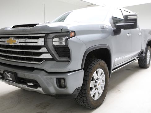 Used 2024 Chevrolet Silverado 2500 High Country w/ Technology Package image 1