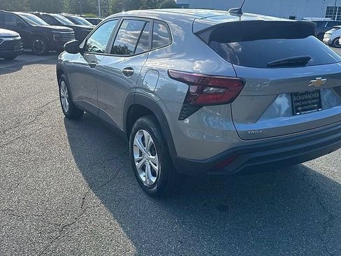 Certified 2024 Chevrolet Trax LS FWD image 3