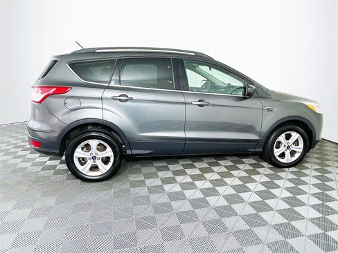 Used 2015 Ford Escape SE image 9