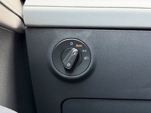 Used 2024 Volkswagen Taos SE image 20