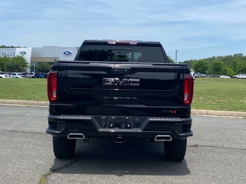 Used 2024 GMC Sierra 1500 AT4 w/ AT4 Premium Package AWD/4WD image 5