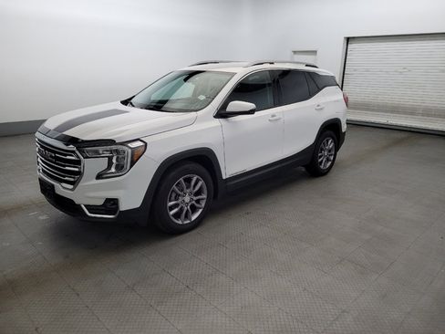 Used 2024 GMC Terrain SLT FWD image 2