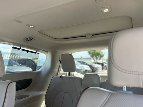 Used 2020 Chrysler Pacifica Limited w/ Advanced Safetytec Group image 24