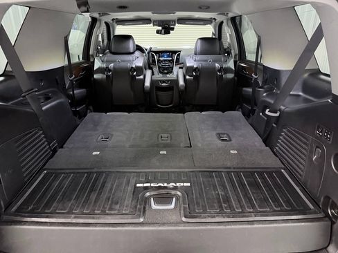 Used 2020 Cadillac Escalade Luxury w/ LPO, Radiant Package AWD/4WD image 36