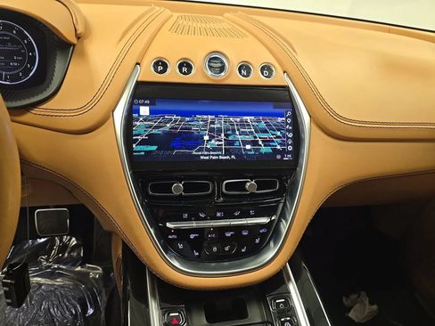 Used 2021 Aston Martin DBX AWD/4WD image 4