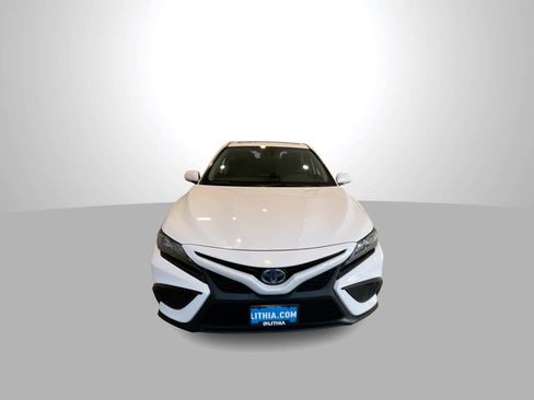 Used 2022 Toyota Camry SE image 3