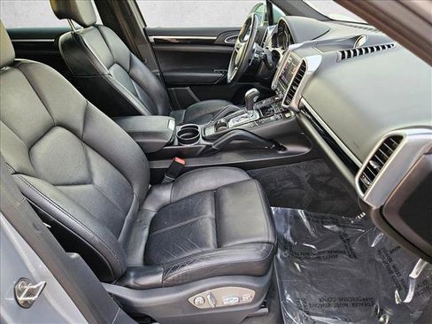 Used 2017 Porsche Cayenne Platinum Edition image 21