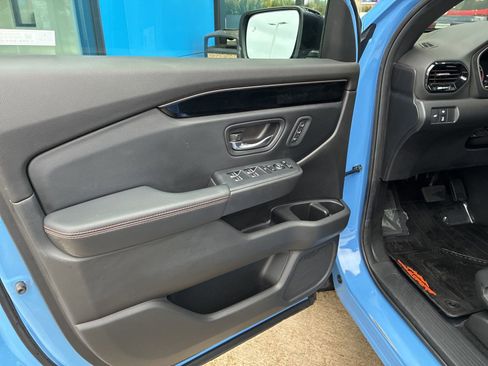 Used 2025 Honda Pilot TrailSport image 9