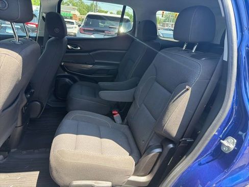 Used 2023 GMC Acadia SLE w/ Driver Convenience Package FWD image 14