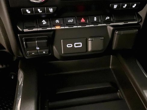 Used 2021 GMC Sierra 1500 AT4 image 17