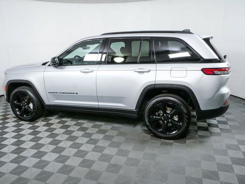Used 2025 Jeep Grand Cherokee Limited w/ Black Appearance Package RWD image 30