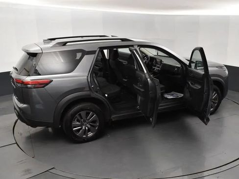 Used 2024 Nissan Pathfinder SV FWD image 6