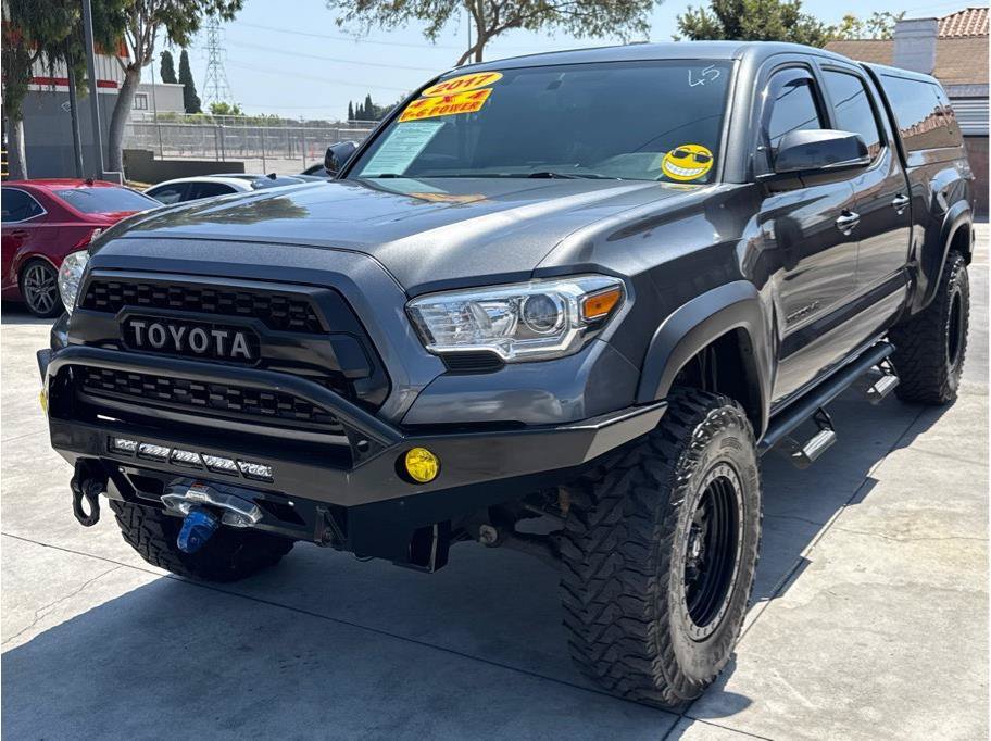 Used 2017 Toyota Tacoma TRD Off-Road w/ Tow Package AWD/4WD image 3