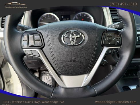Used 2017 Toyota Highlander Limited image 18
