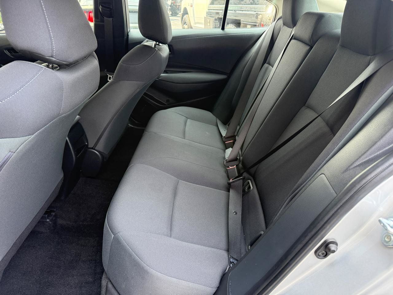 Used 2022 Toyota Corolla LE FWD image 12