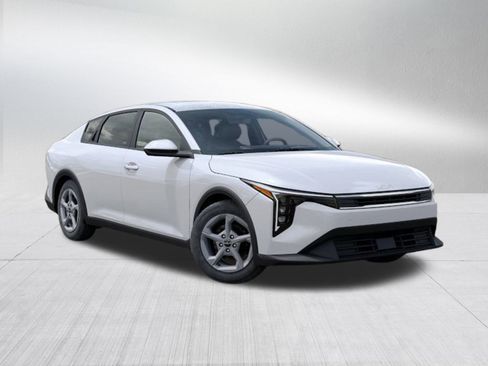 New 2025 Kia K4 LXS image 8