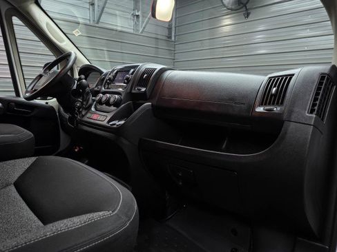 Used 2021 RAM ProMaster 2500 w/ Convenience Group FWD image 14