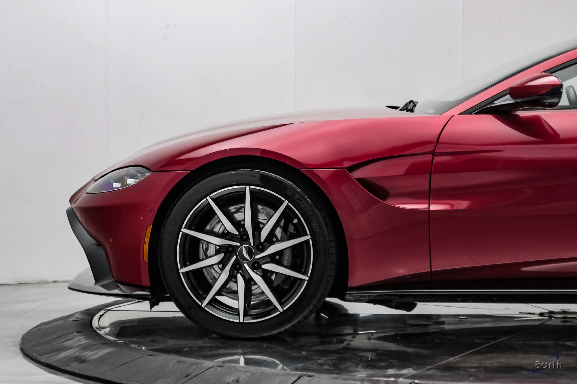 Used 2019 Aston Martin V8 Vantage Coupe RWD image 10