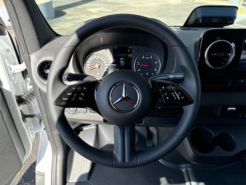 Used 2025 Mercedes-Benz Sprinter 2500 image 21