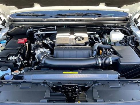 New 2026 Nissan Frontier PRO-4X w/ Tow Package image 8