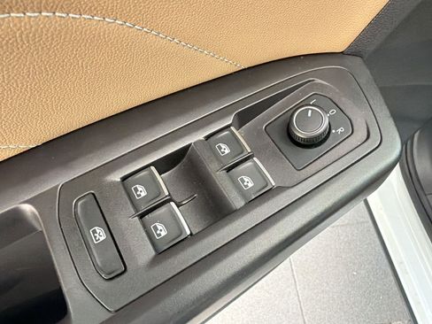 Certified 2022 Volkswagen Atlas Cross Sport SE w/ Panoramic Sunroof Package FWD image 13